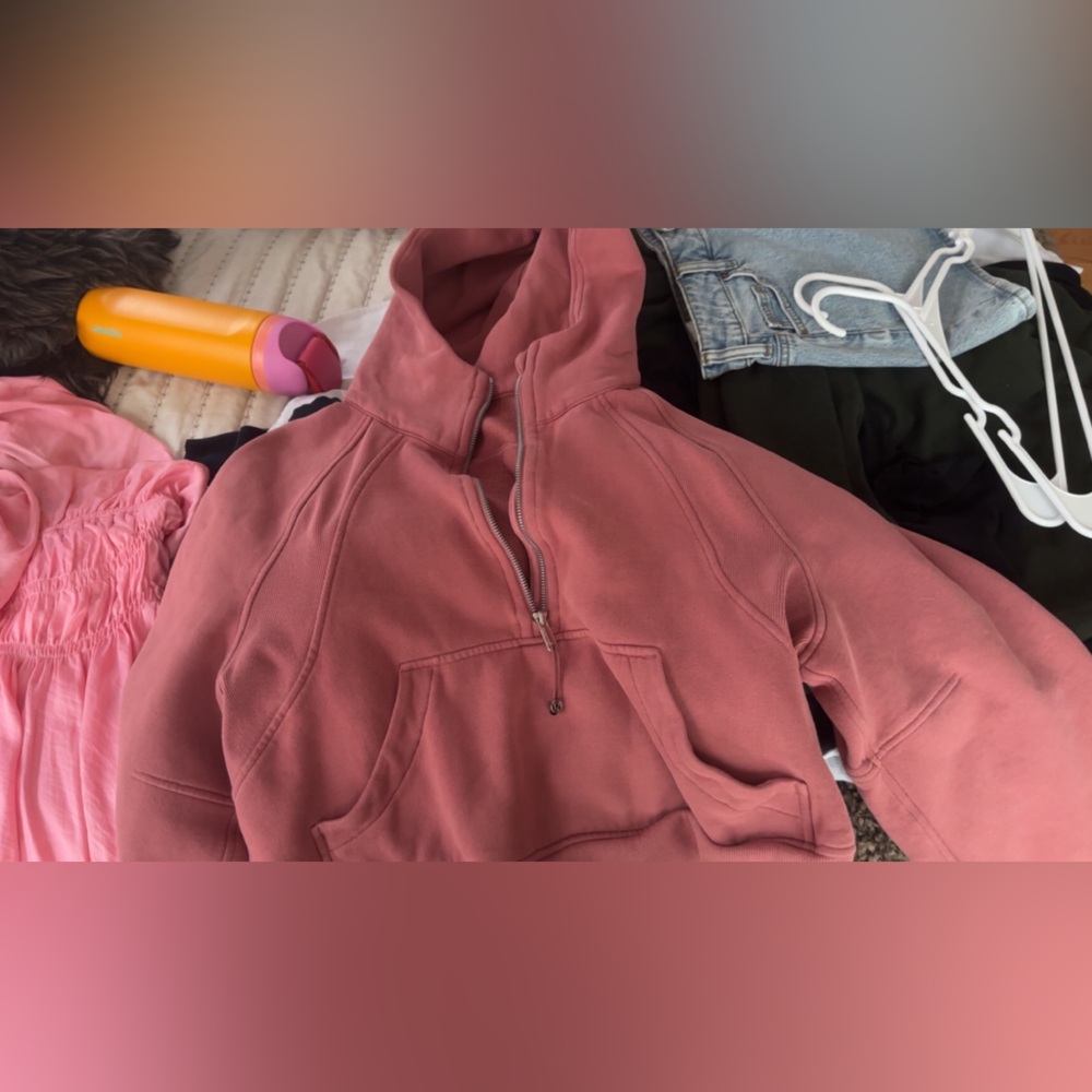 Lululemon Scuba- half zip